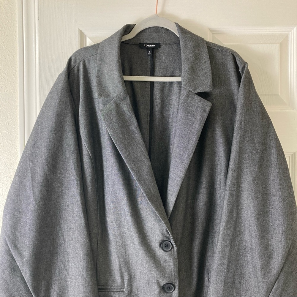 Torrid Studio Luxe Long Line Gray Button Front Blazer Size 6 - Picture 4 of 16